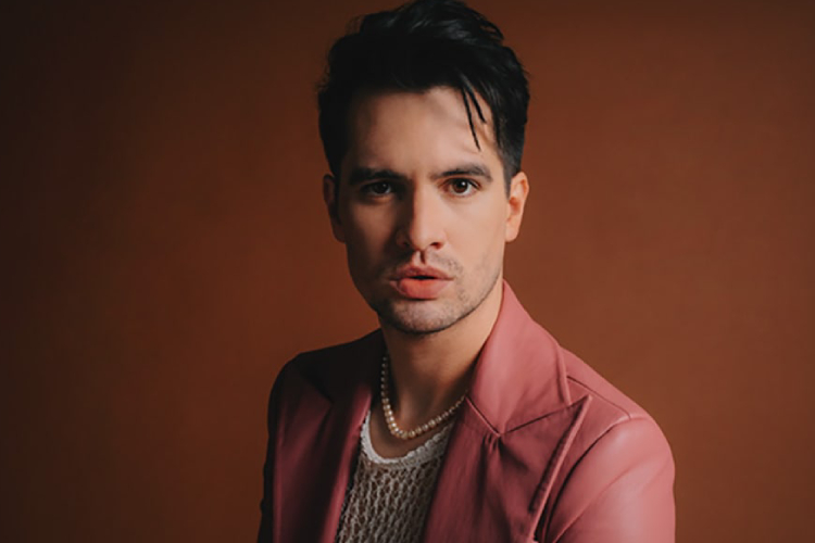 Brendon Urie anuncia el final de Panic! At The Disco The Backstage